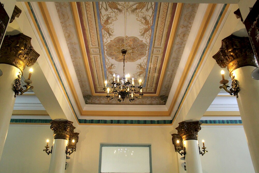 Hệ thống đèn chùm sang trọng trong ngôi nhà